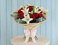 Букет цветов из:  Лилии и Розы в Ходаево