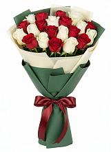 Букет Микс из красных и белых роз в Ходаево