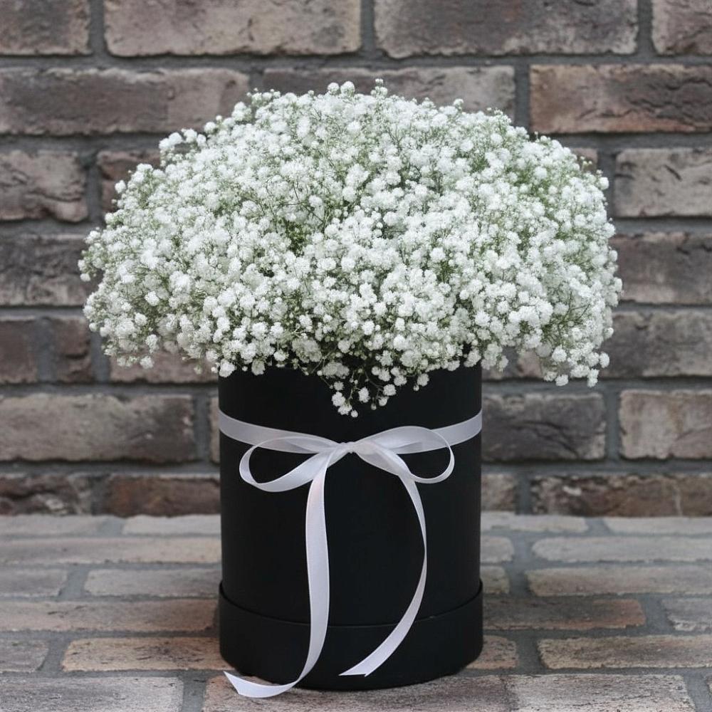 Цветочная композиция из Гипсофила в шляпной коробке в Ходаево