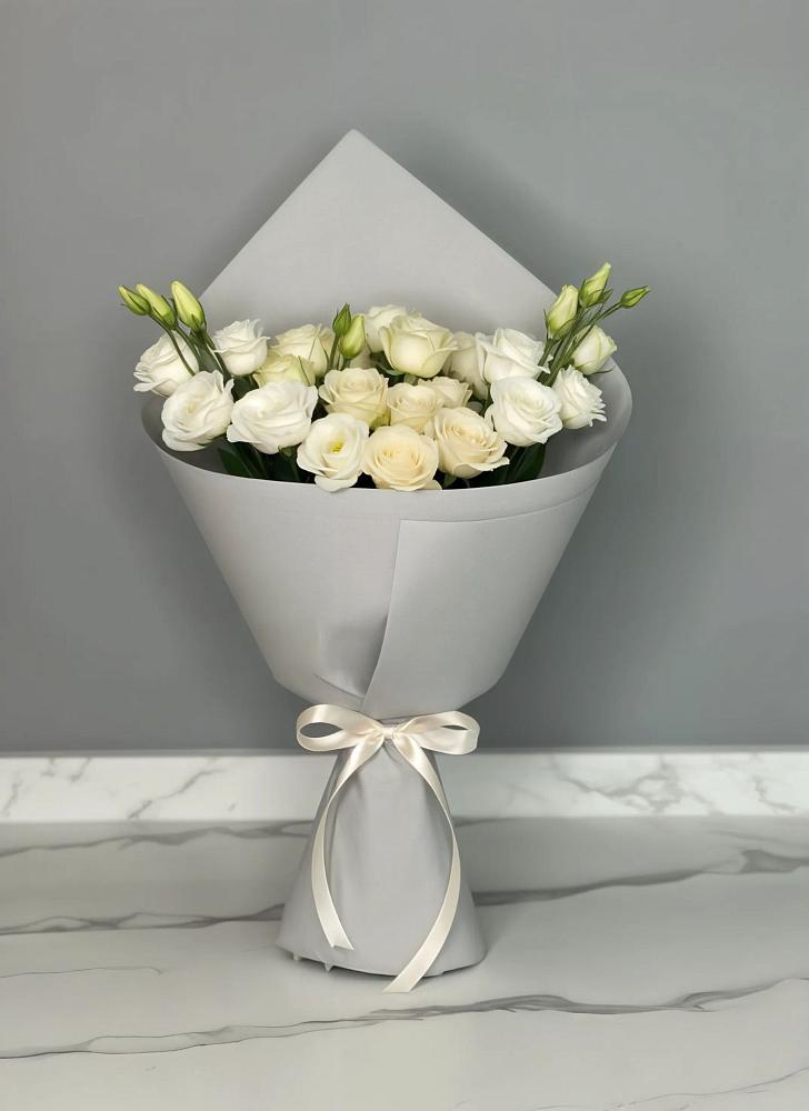 Букет цветов из: Розы и Лизиантусы в Ходаево