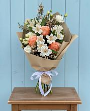 Букет цветов из:  Альстромерии, Лизиантусы, Розы и Хризантемы в Ходаево
