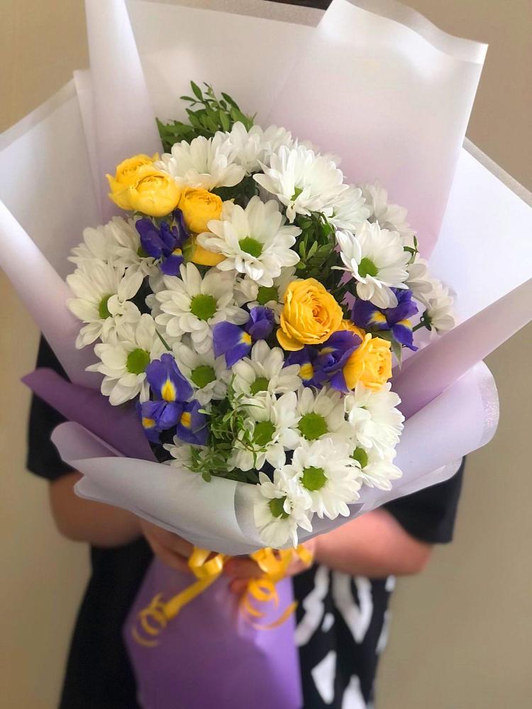Букет цветов из: Ирисы, Хризантемы и Розы в Ходаево