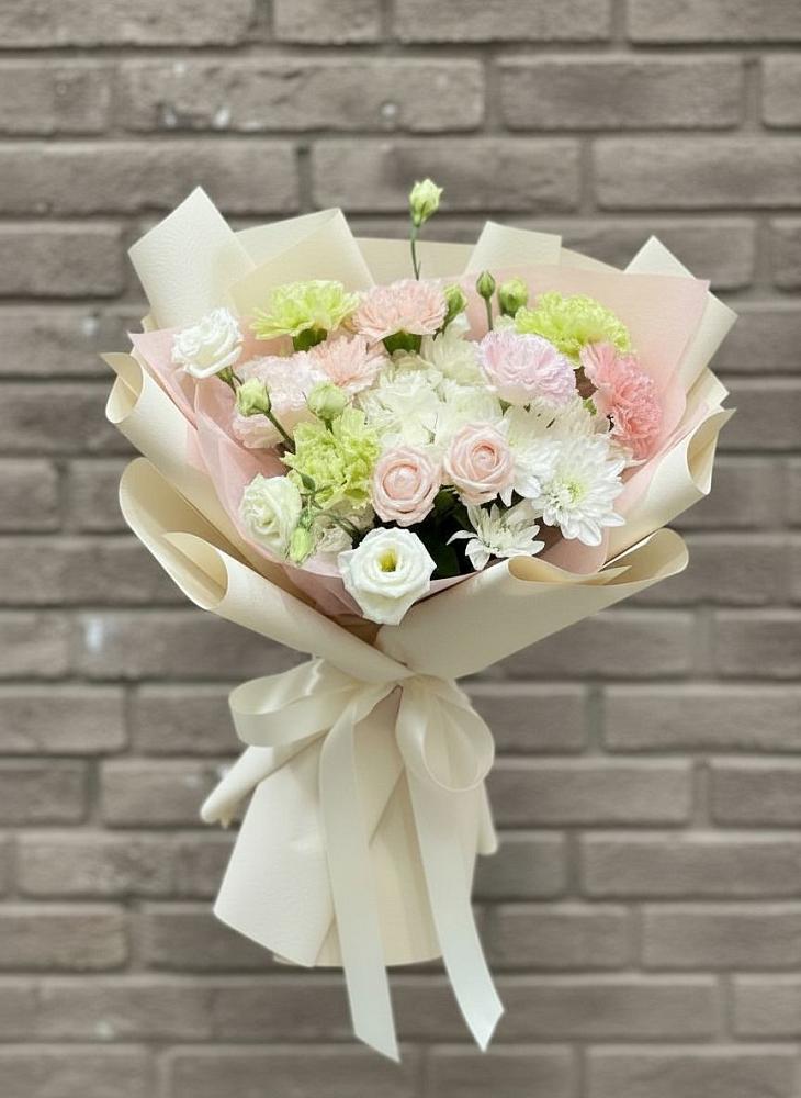 Букет цветов из: Гвоздики, Розы, Лизиантусы и Хризантемы в Ходаево