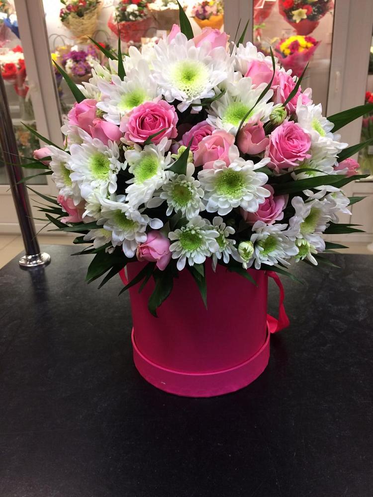 Цветочная композиция из Розы и Хризантемы в шляпной коробке в Ходаево