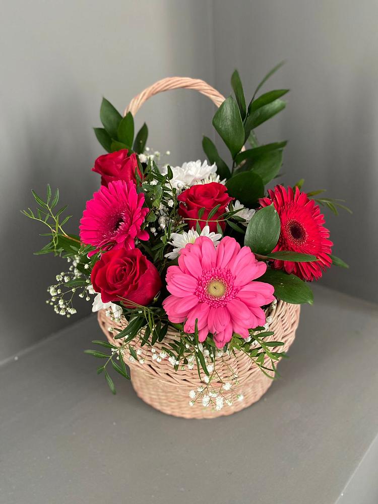 Цветочная композиция из Розы, Хризантемы и Герберы в корзине в Ходаево