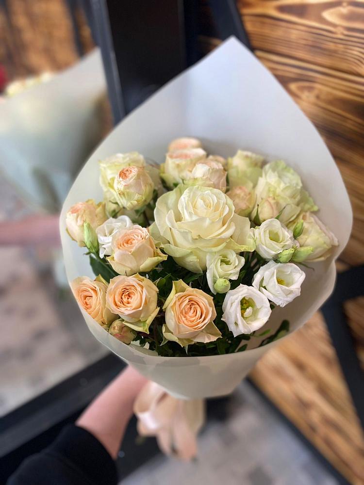 Букет цветов из: Розы и Лизиантусы в Ходаево